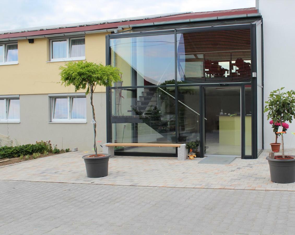 Helmers Gaestehaus Gempfing エクステリア 写真
